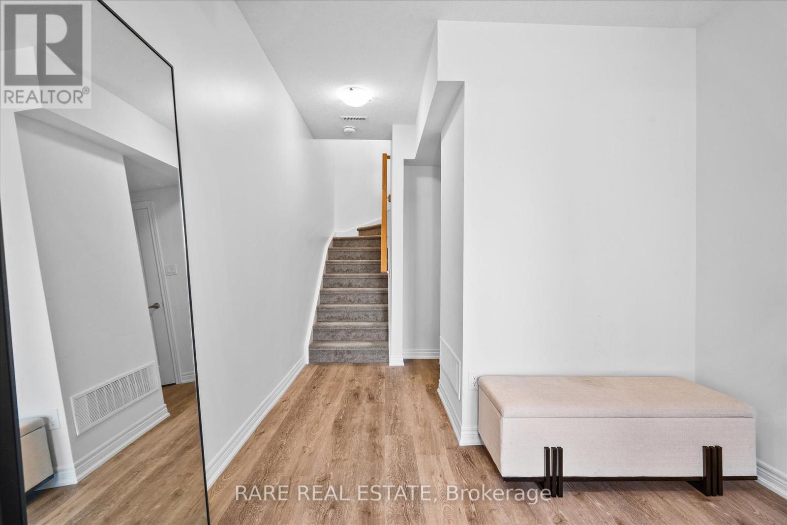 112 Dryden Lane, Hamilton (Mcquesten), Ontario  L8H 1L9 - Photo 8 - X12444901