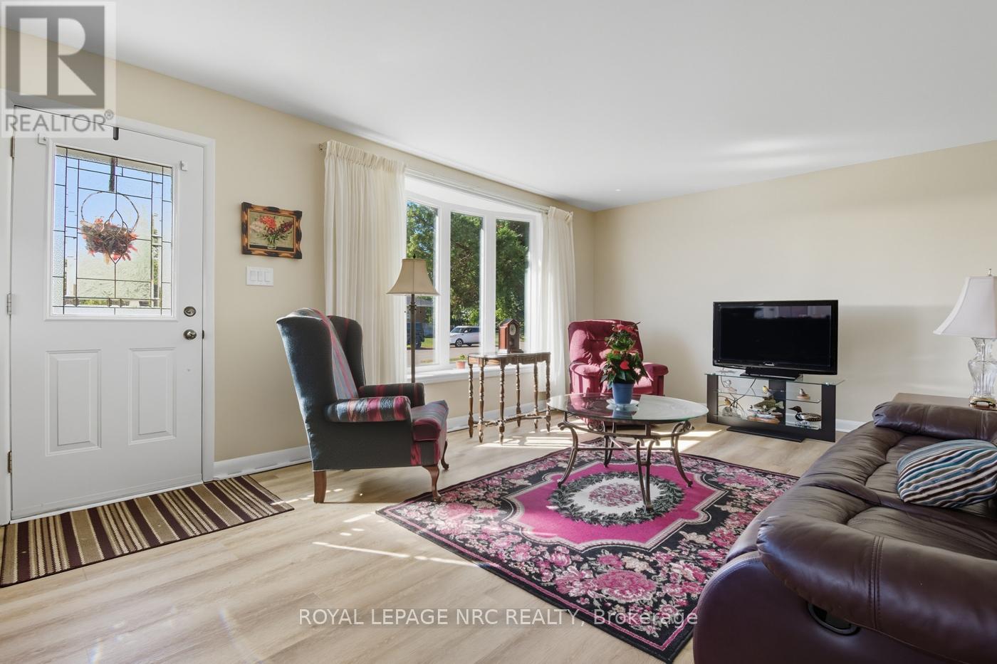 236 Johnston Street, Port Colborne, Ontario  L3K 1H5 - Photo 3 - X12444953