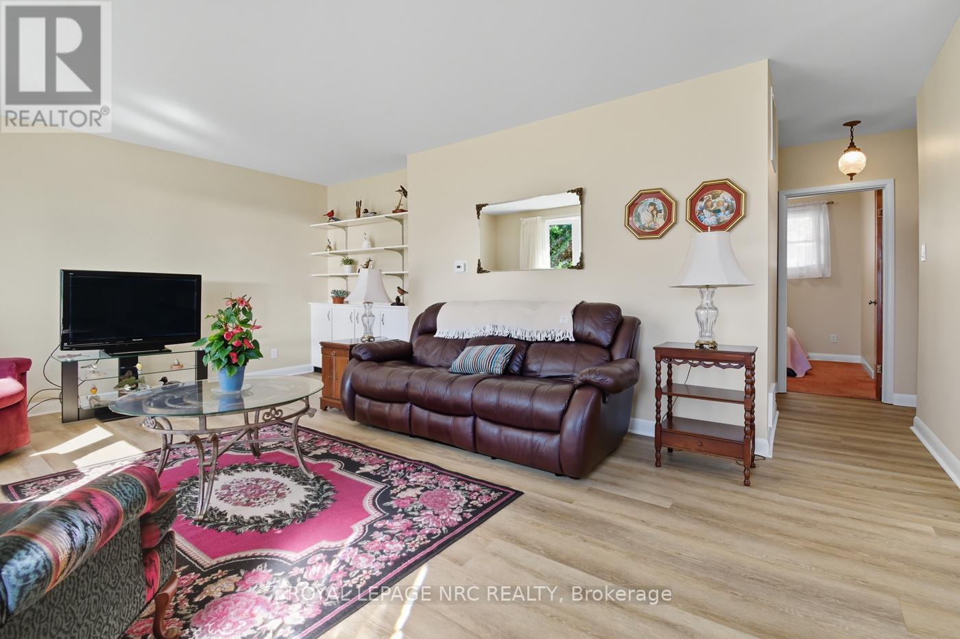 236 Johnston Street, Port Colborne, Ontario  L3K 1H5 - Photo 4 - X12444953
