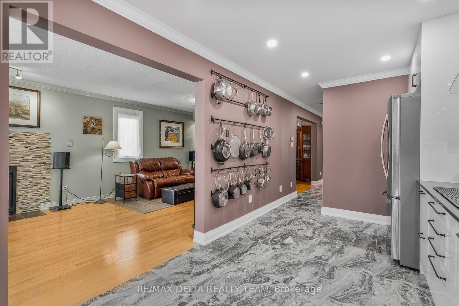 18 Longshire Circle, Ottawa, Ontario  K2J 4K7 - Photo 11 - X12443696