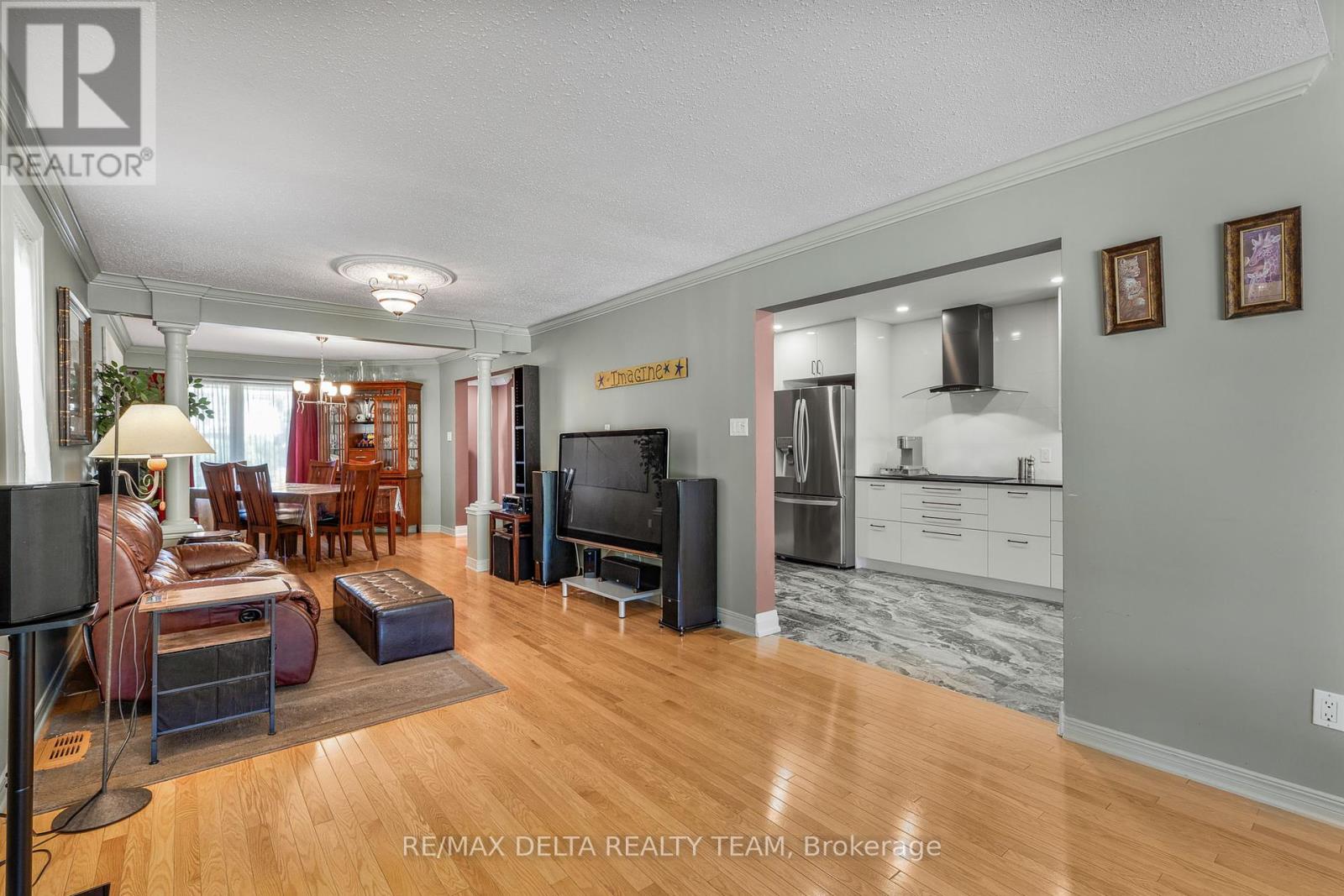 18 Longshire Circle, Ottawa, Ontario  K2J 4K7 - Photo 13 - X12443696