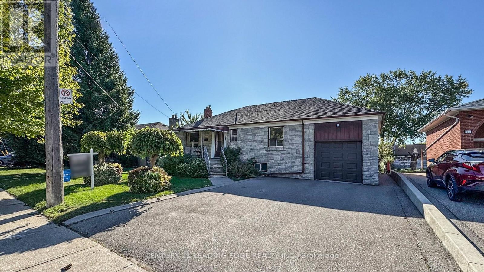 325 WATERLOO AVENUE, Toronto, Ontario
