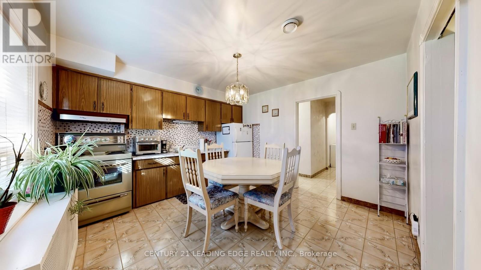 325 Waterloo Avenue, Toronto, Ontario  M3H 4A4 - Photo 8 - C12444933