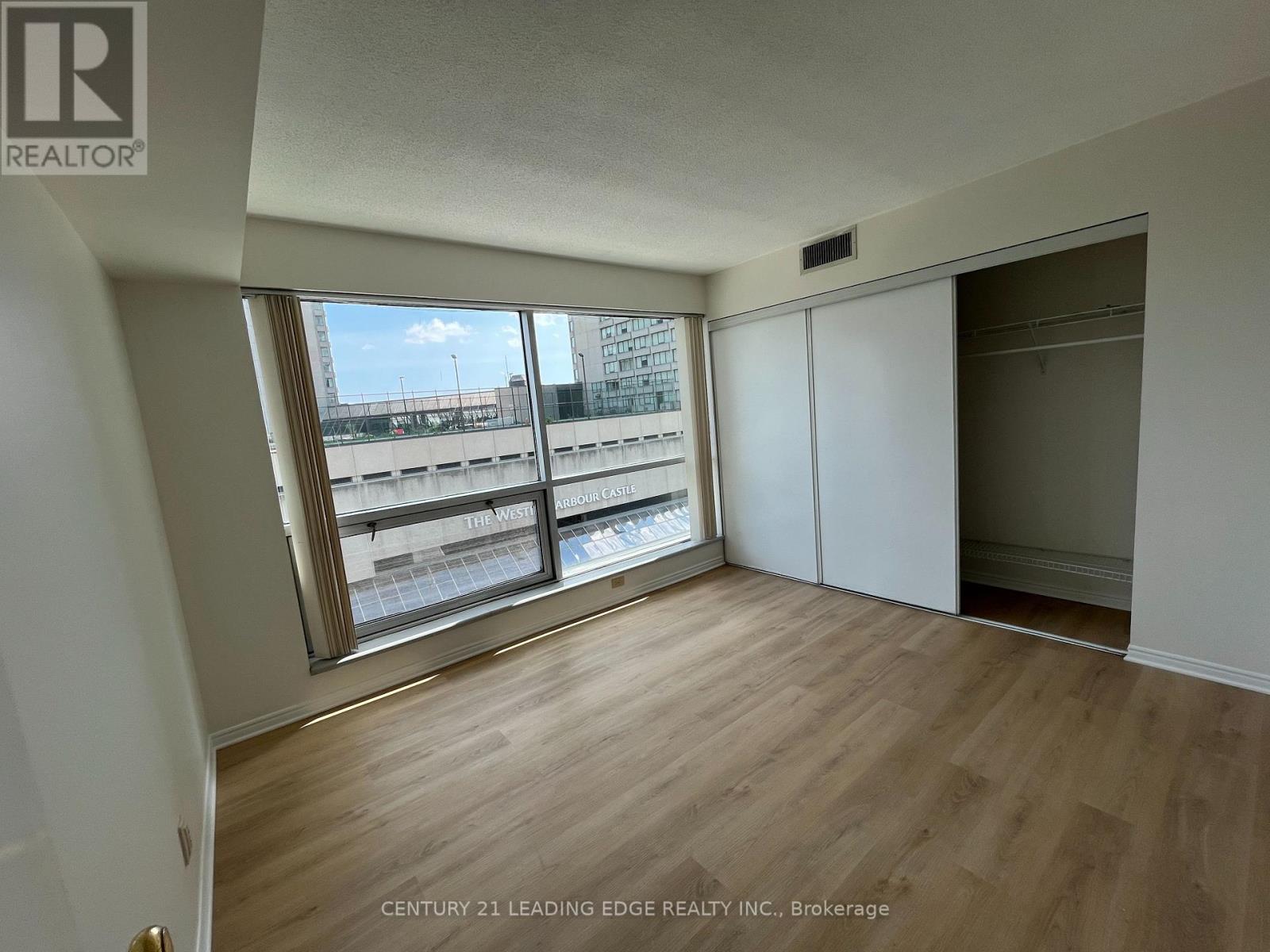 607 - 10 Queens Quay W, Toronto, Ontario  M5J 2R9 - Photo 13 - C12444947