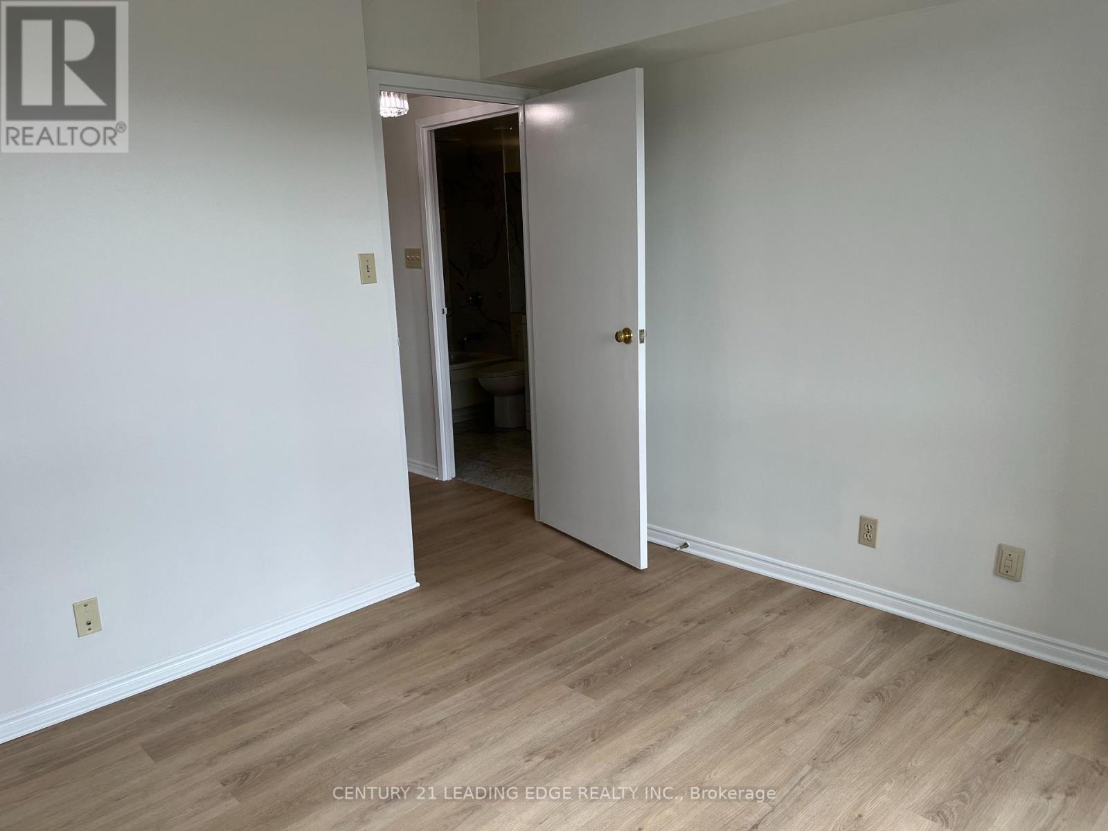 607 - 10 Queens Quay W, Toronto, Ontario  M5J 2R9 - Photo 16 - C12444947