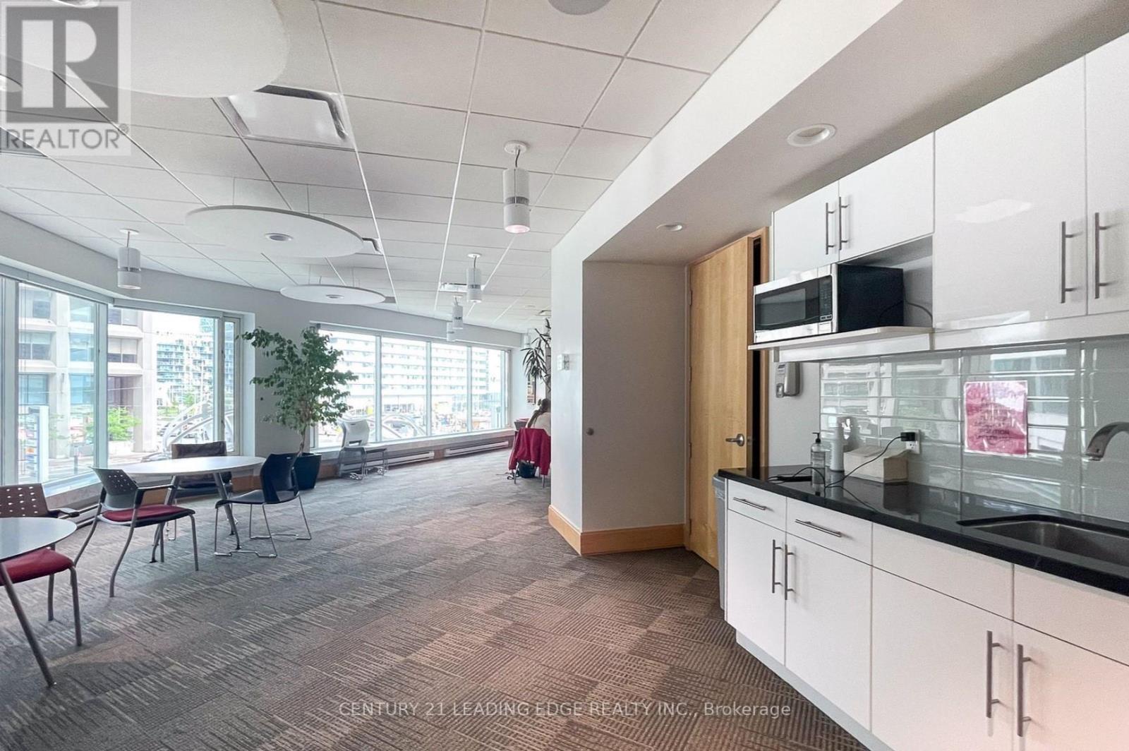 607 - 10 Queens Quay W, Toronto, Ontario  M5J 2R9 - Photo 37 - C12444947
