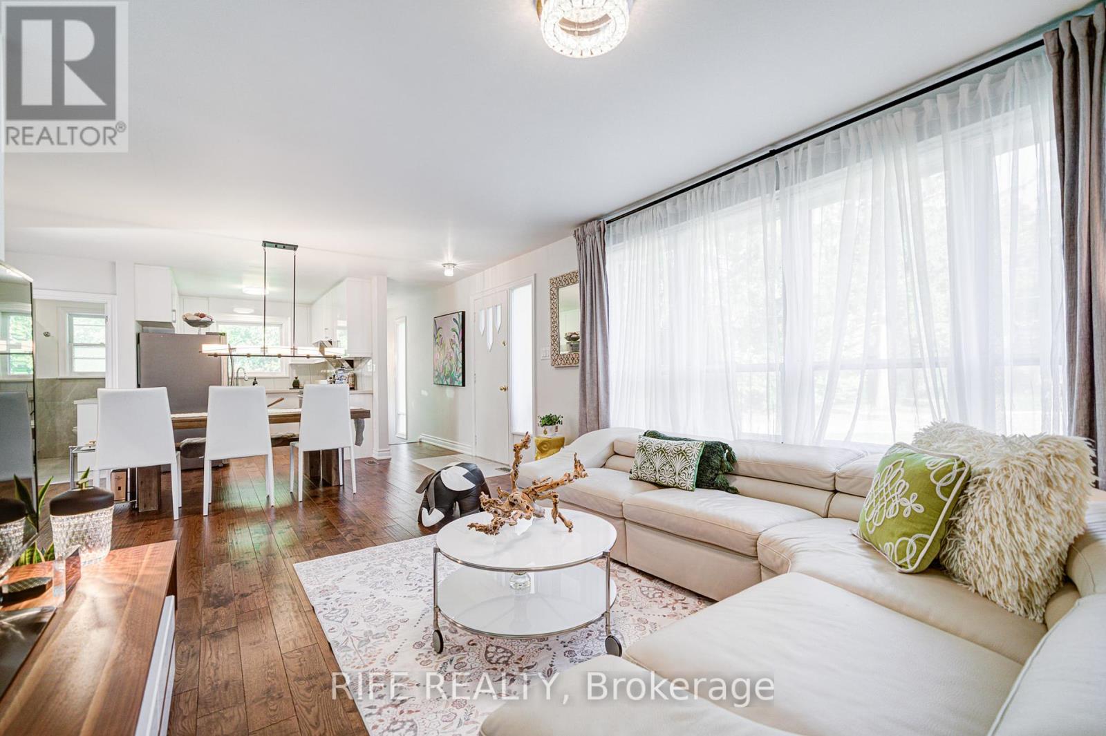 306 Wenlock Street, Richmond Hill (Harding), Ontario  L4C 1M7 - Photo 6 - N12444943