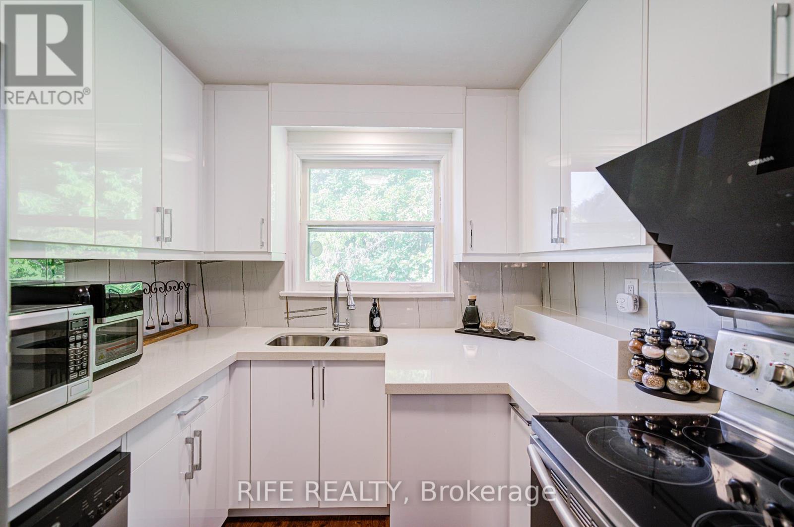 306 Wenlock Street, Richmond Hill (Harding), Ontario  L4C 1M7 - Photo 7 - N12444943