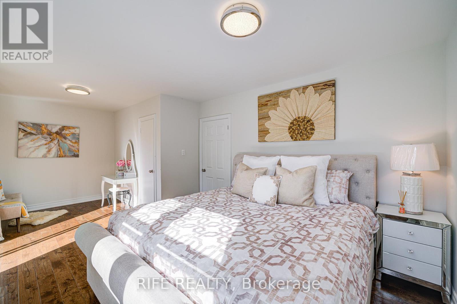 306 Wenlock Street, Richmond Hill (Harding), Ontario  L4C 1M7 - Photo 8 - N12444943