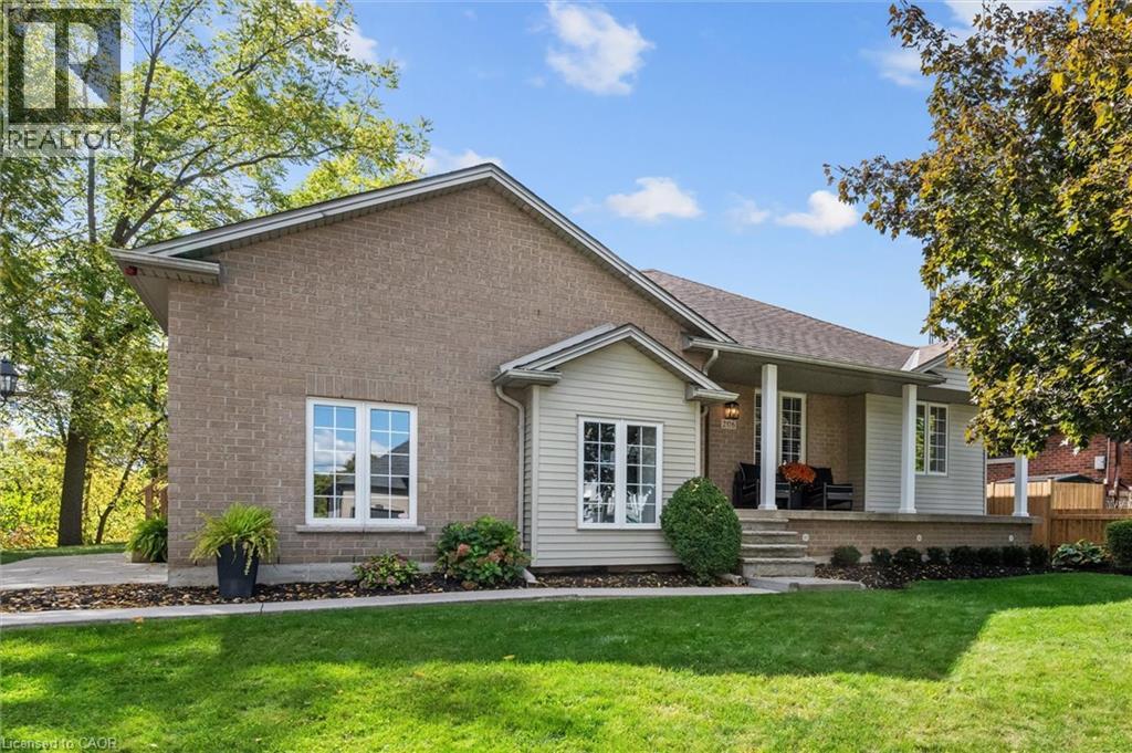 206 Dumbarton Avenue, Hamilton, Ontario  L8K 5C3 - Photo 2 - 40774506