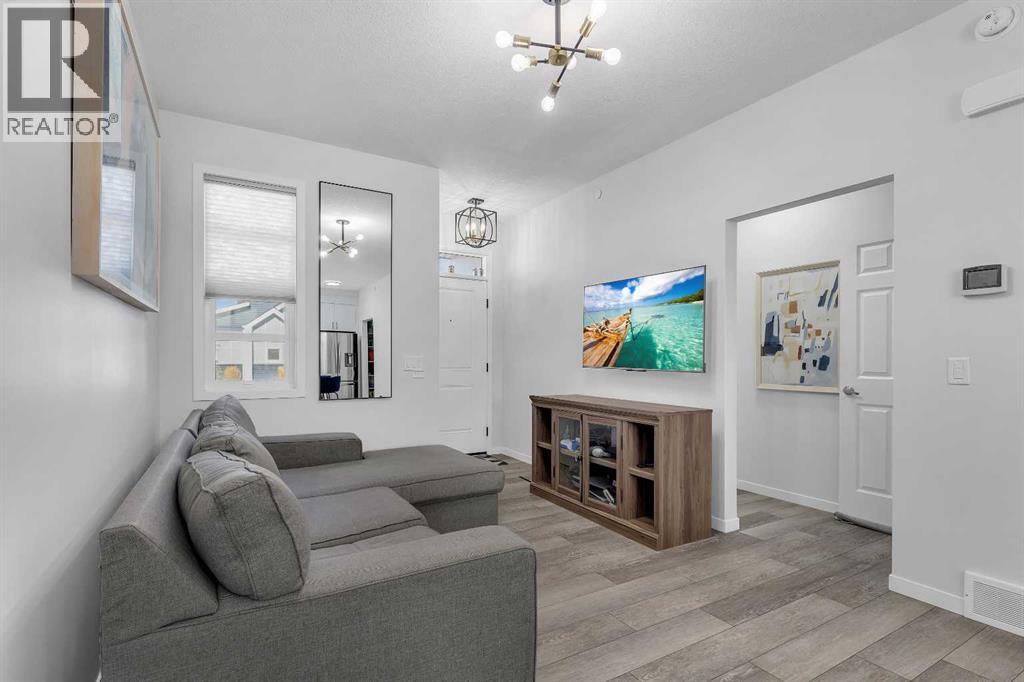 21 Lucas Rise Nw, Calgary, Alberta  T3P 1N3 - Photo 4 - A2259921