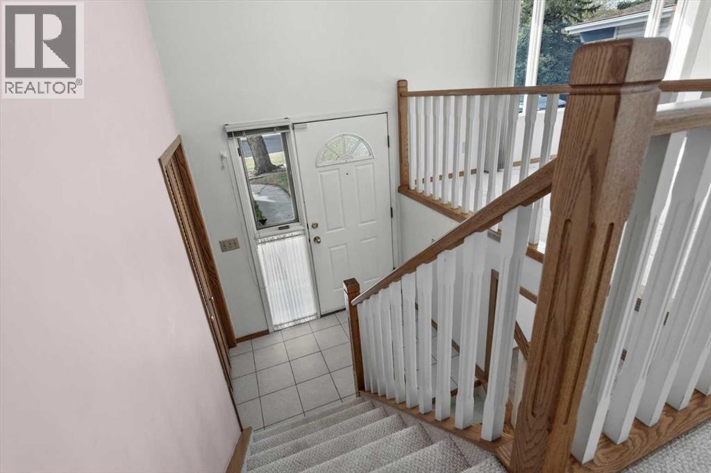112 Nottingham Road Nw, Calgary, Alberta  T2K 5L8 - Photo 4 - A2261478