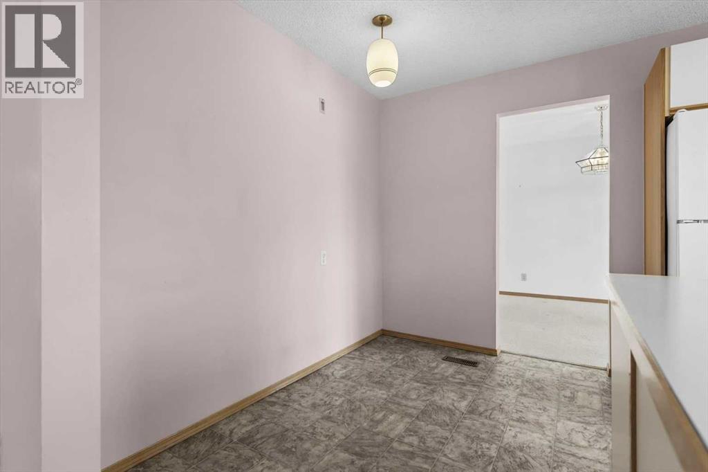 112 Nottingham Road Nw, Calgary, Alberta  T2K 5L8 - Photo 11 - A2261478