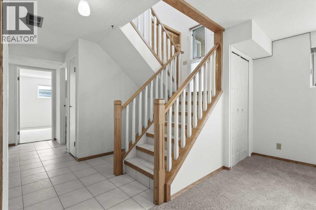 112 Nottingham Road Nw, Calgary, Alberta  T2K 5L8 - Photo 29 - A2261478
