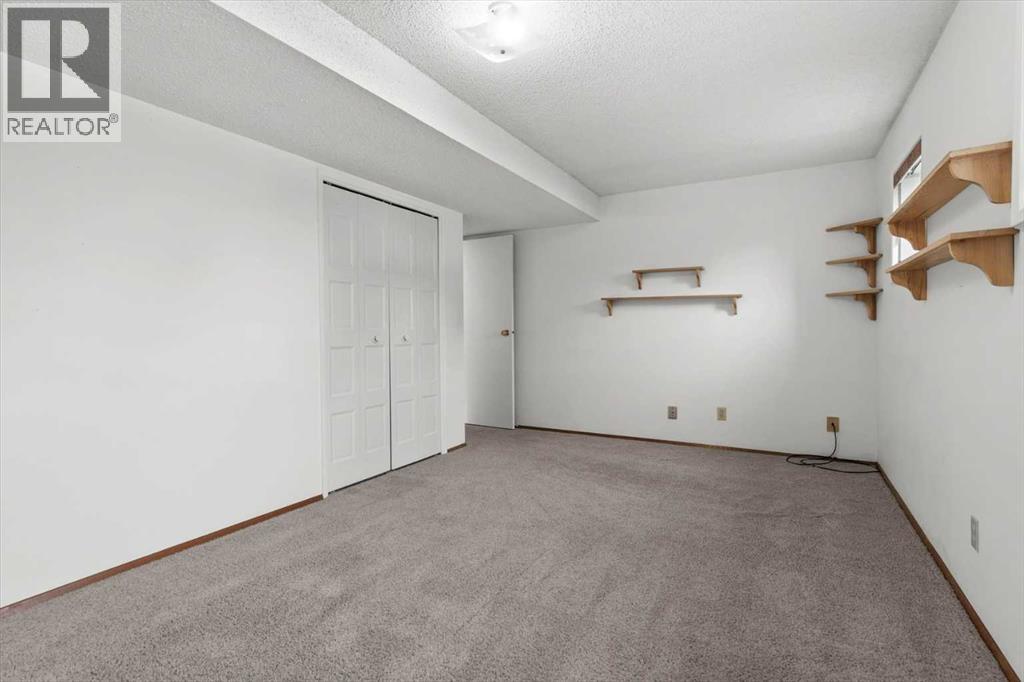 112 Nottingham Road Nw, Calgary, Alberta  T2K 5L8 - Photo 33 - A2261478