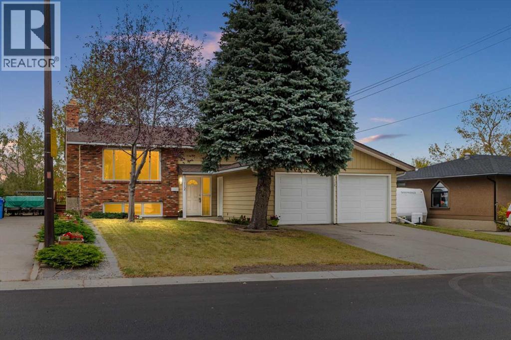112 Nottingham Road Nw, Calgary, Alberta  T2K 5L8 - Photo 1 - A2261478