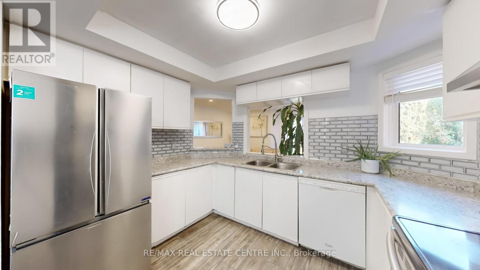 5596 Whistler Crescent, Mississauga (Hurontario), Ontario  L4Z 3R6 - Photo 6 - W12444935