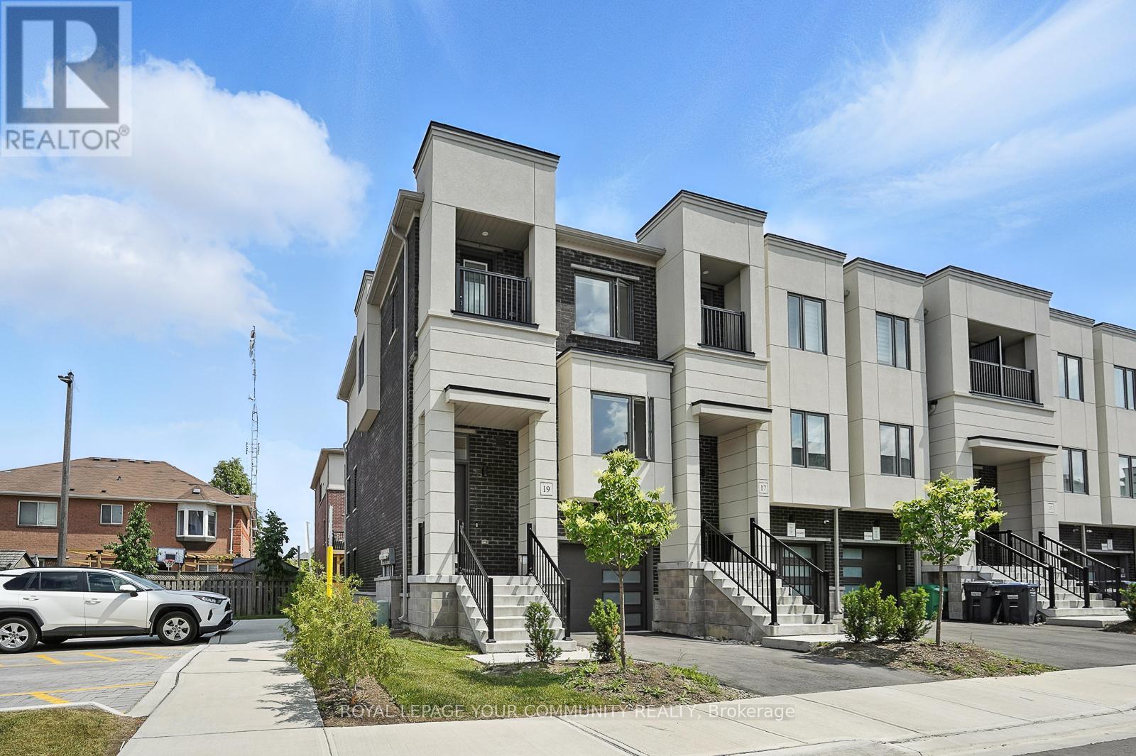 19 Heathrow Lane, Caledon (Bolton East), Ontario  L7E 2E1 - Photo 3 - W12444936