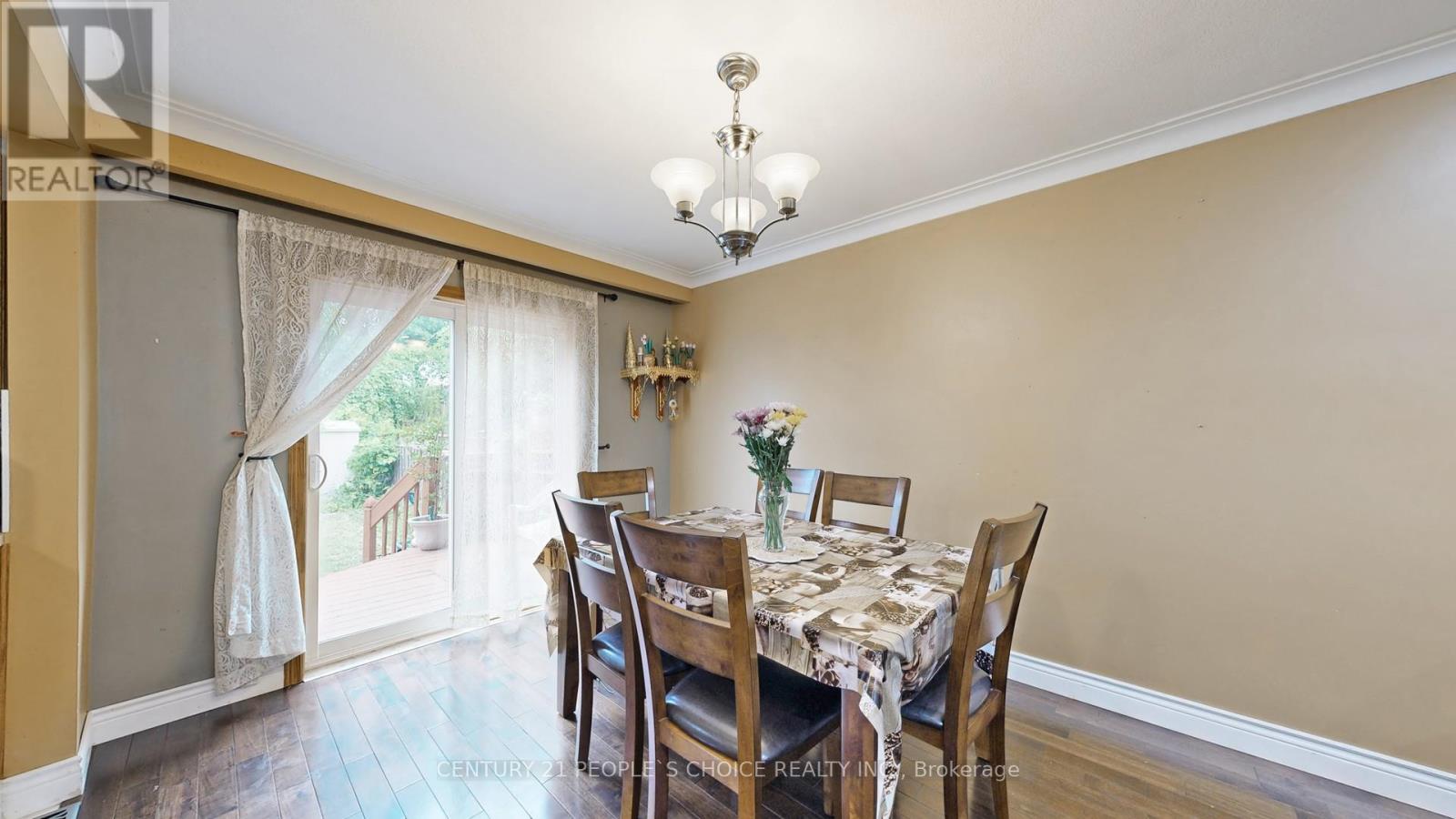 37 Foxrun Avenue, Toronto, Ontario  M3L 1L9 - Photo 12 - W12444948