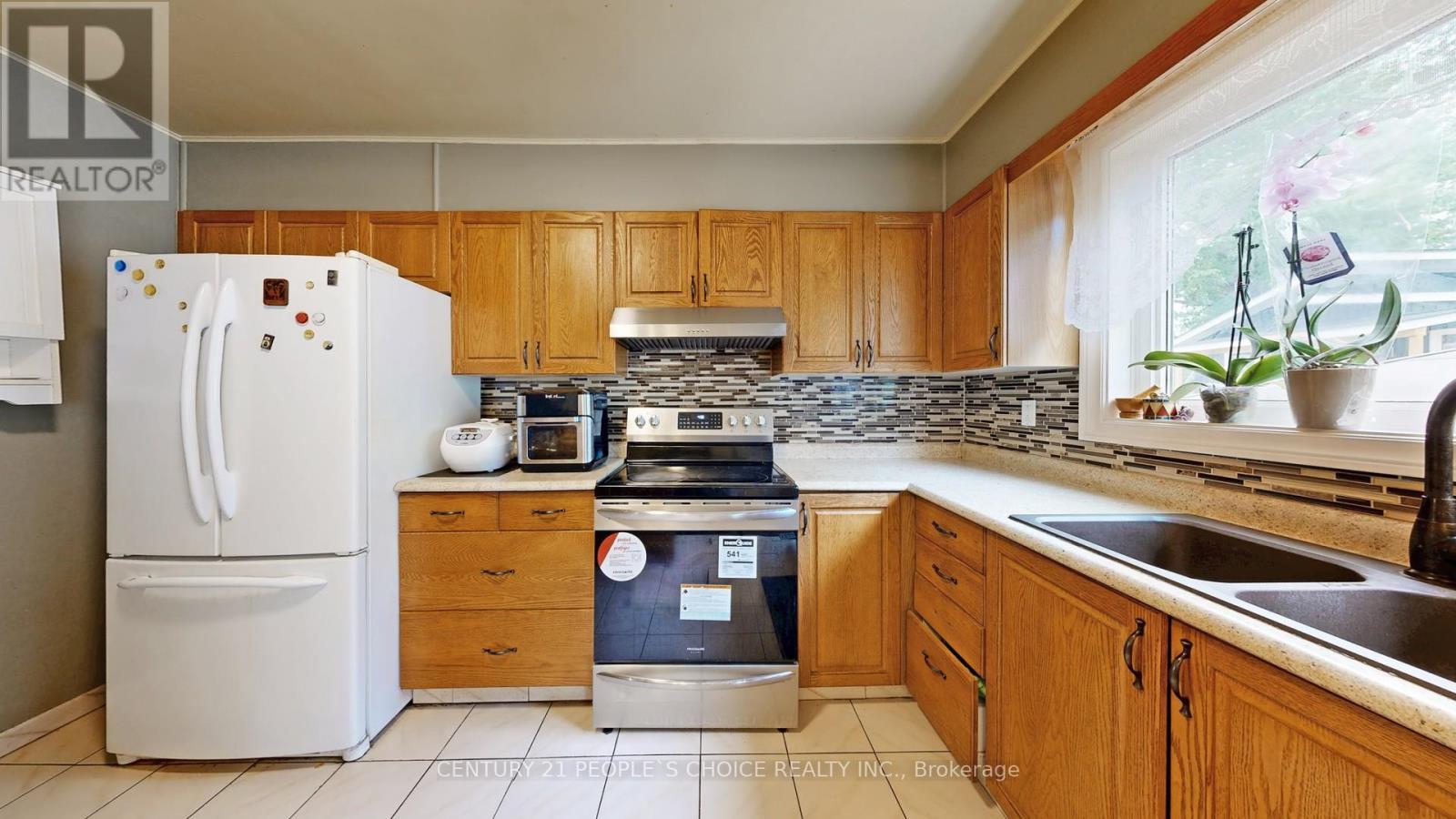 37 Foxrun Avenue, Toronto, Ontario  M3L 1L9 - Photo 15 - W12444948