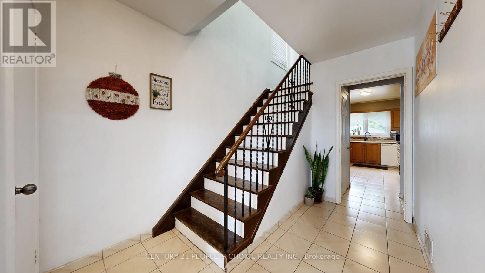 37 Foxrun Avenue, Toronto, Ontario  M3L 1L9 - Photo 17 - W12444948