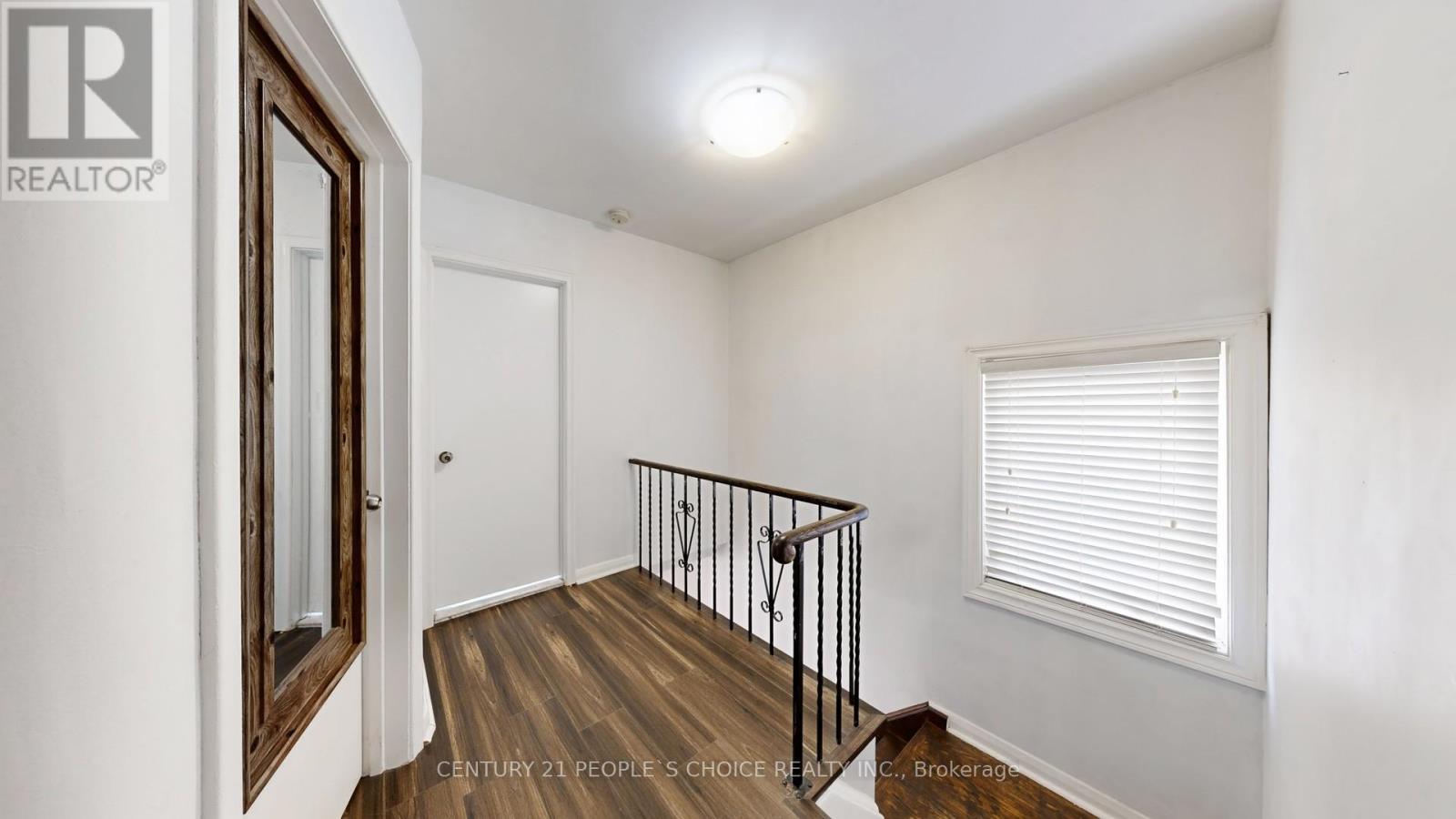 37 Foxrun Avenue, Toronto, Ontario  M3L 1L9 - Photo 19 - W12444948