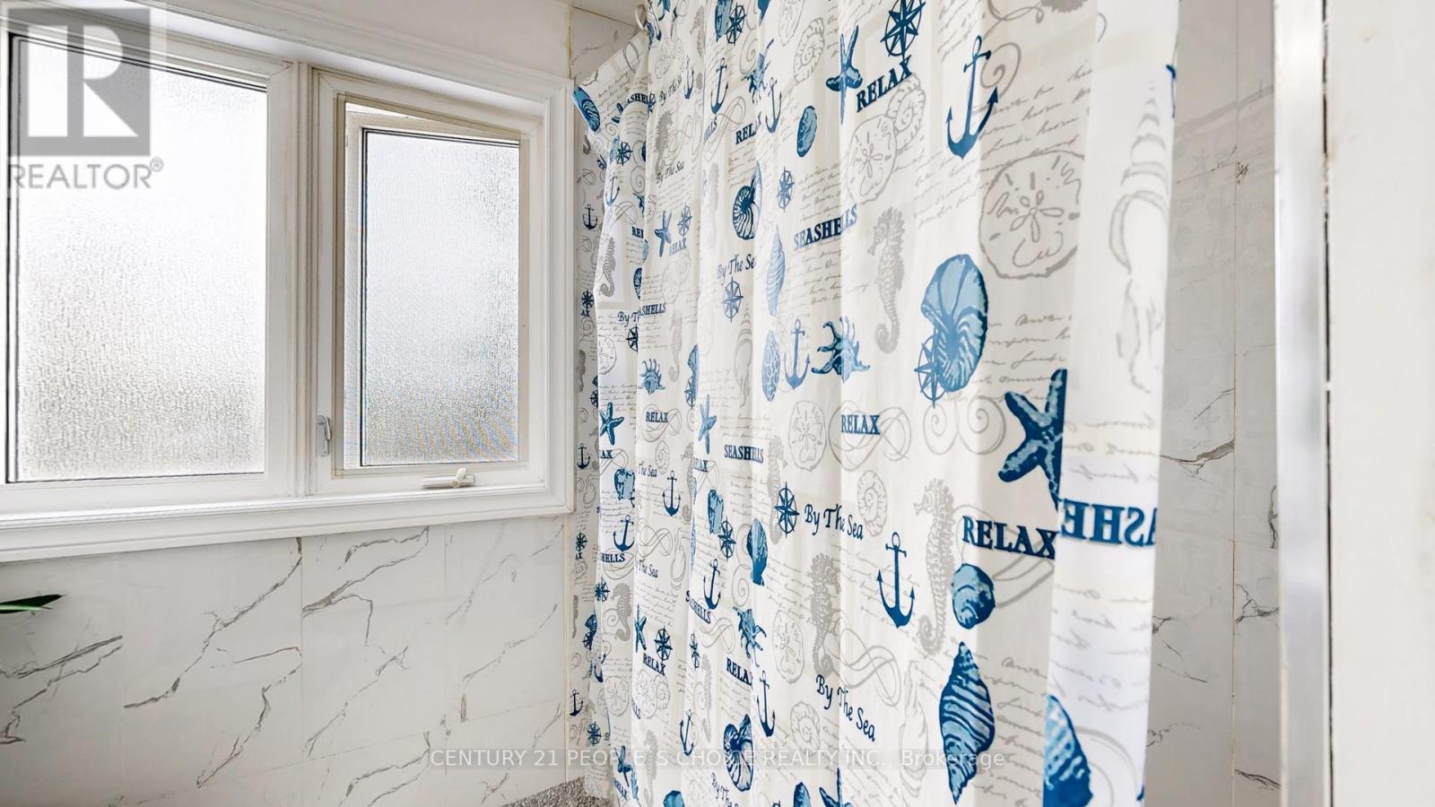 37 Foxrun Avenue, Toronto, Ontario  M3L 1L9 - Photo 28 - W12444948
