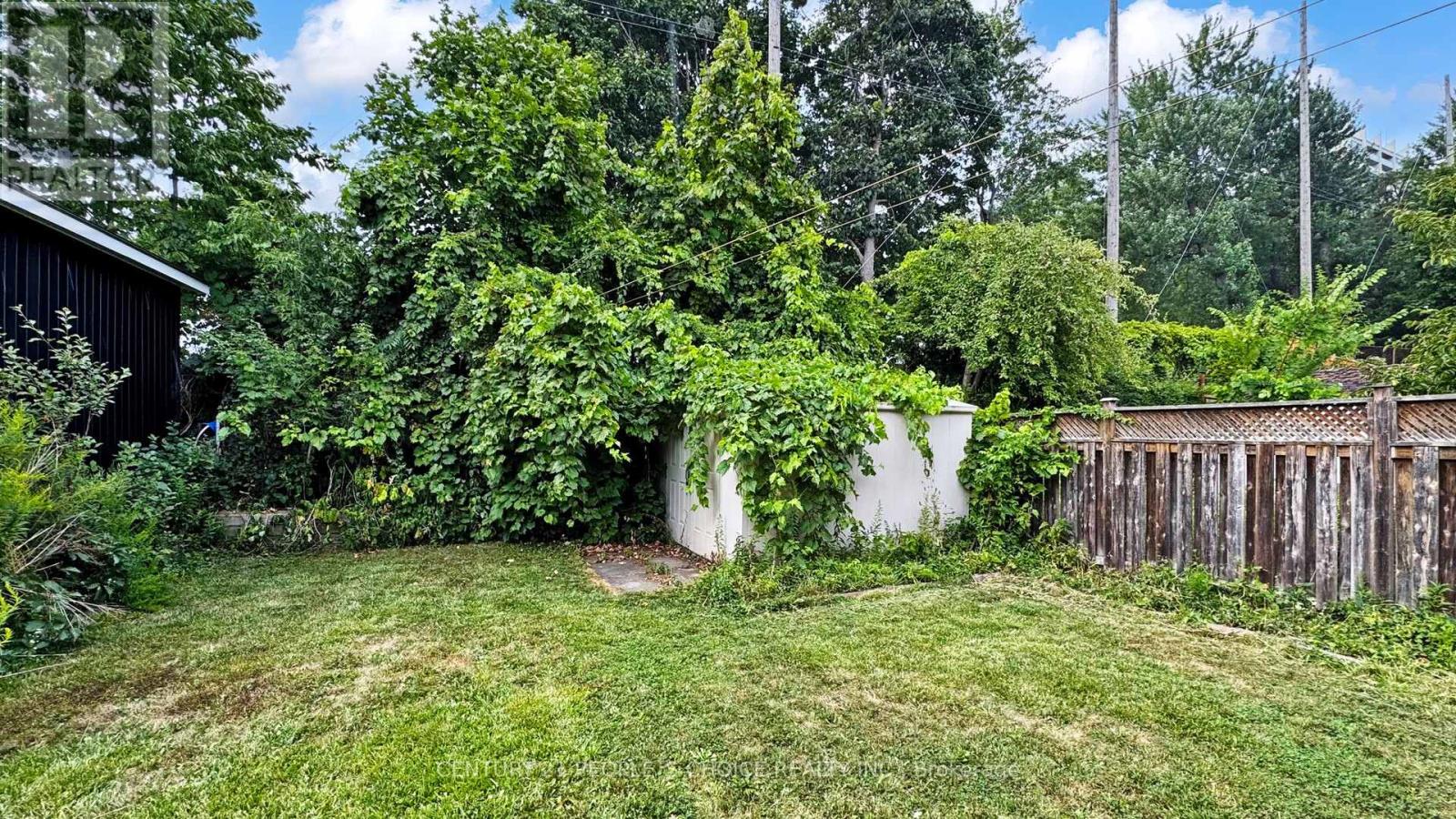 37 Foxrun Avenue, Toronto, Ontario  M3L 1L9 - Photo 42 - W12444948