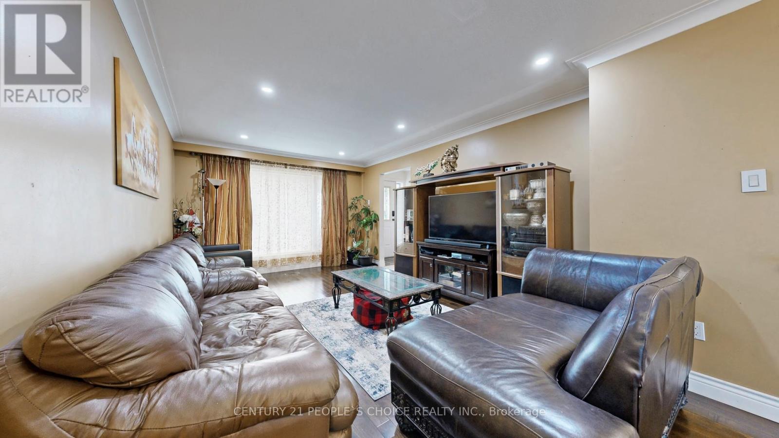 37 Foxrun Avenue, Toronto, Ontario  M3L 1L9 - Photo 5 - W12444948