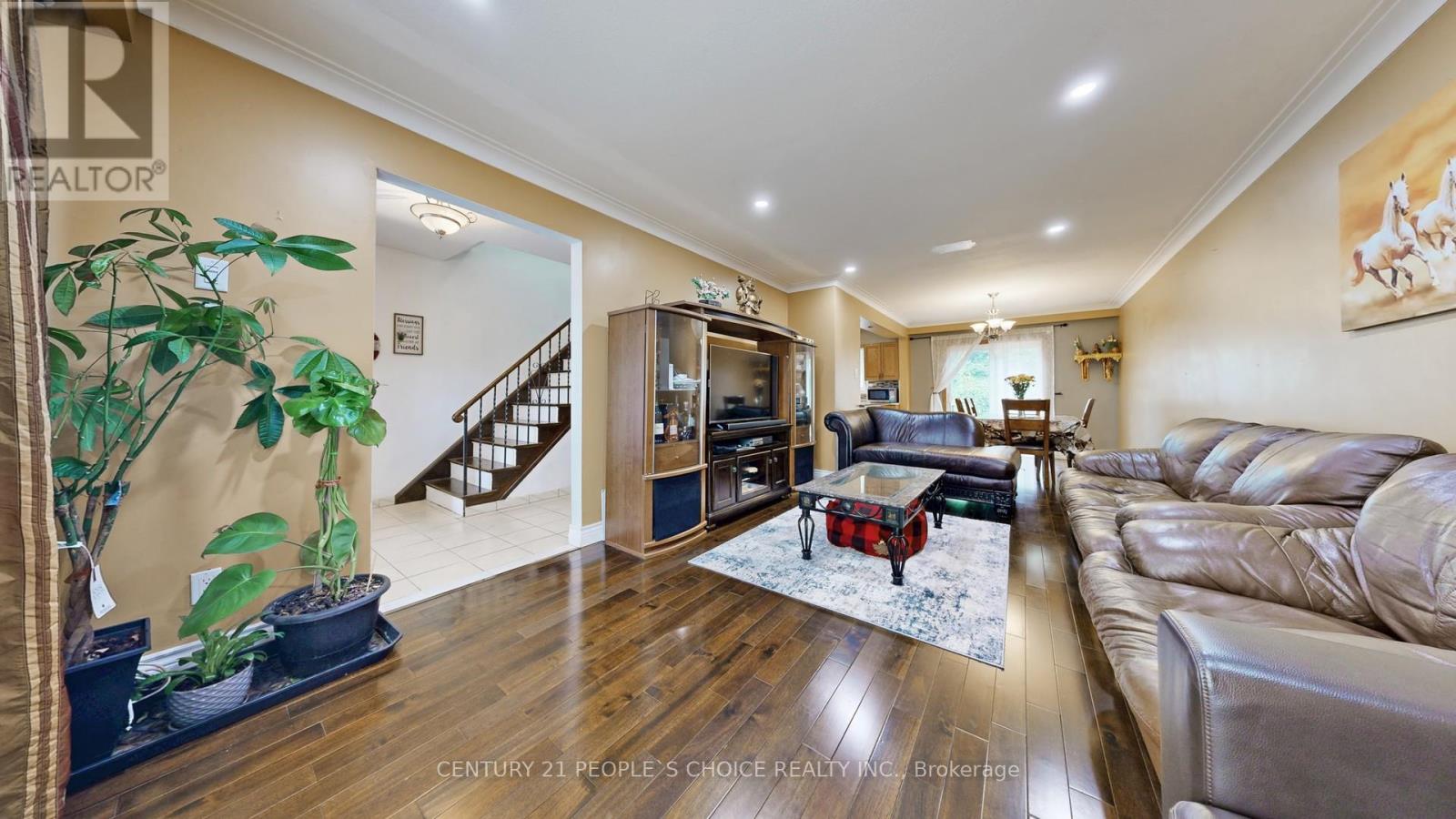 37 Foxrun Avenue, Toronto, Ontario  M3L 1L9 - Photo 7 - W12444948