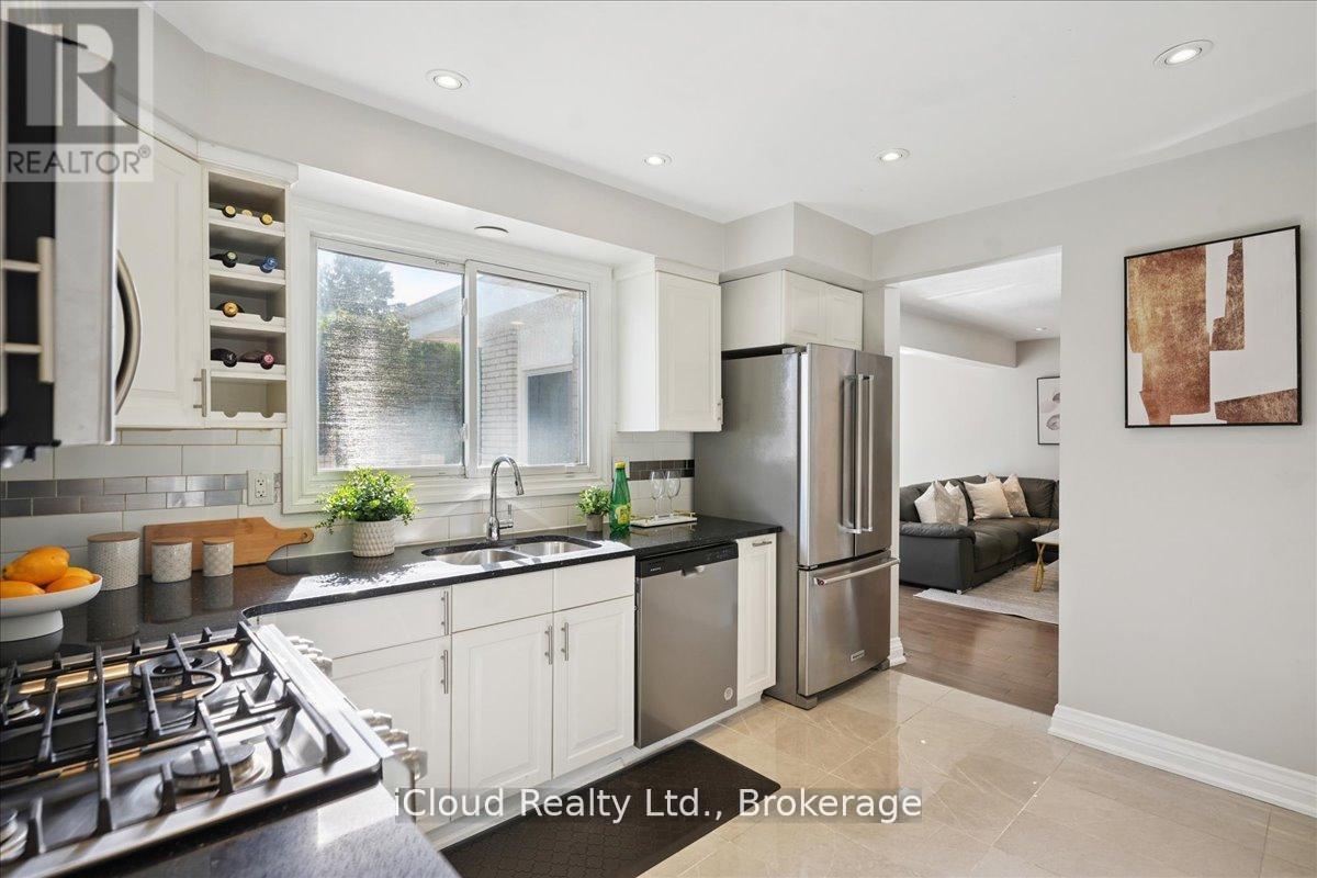 2224 Thorn Lodge Drive, Mississauga (Sheridan), Ontario  L5K 1K2 - Photo 13 - W12444955