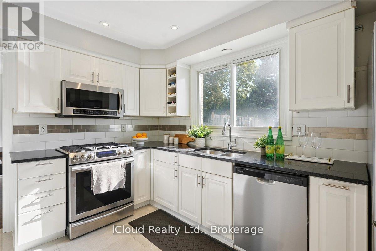 2224 Thorn Lodge Drive, Mississauga (Sheridan), Ontario  L5K 1K2 - Photo 14 - W12444955