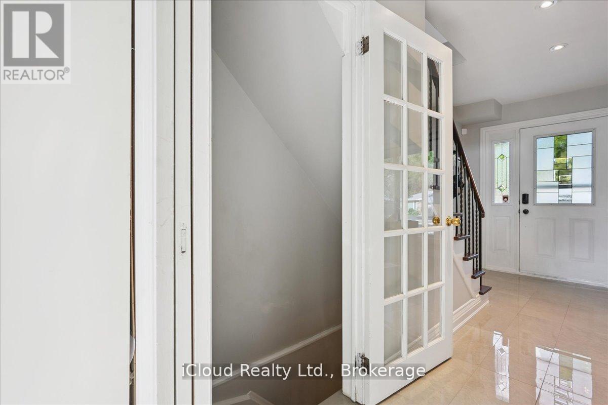 2224 Thorn Lodge Drive, Mississauga (Sheridan), Ontario  L5K 1K2 - Photo 32 - W12444955