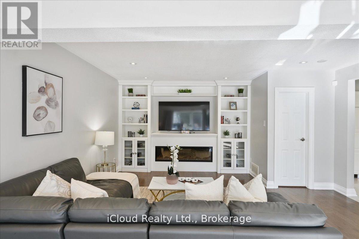2224 Thorn Lodge Drive, Mississauga (Sheridan), Ontario  L5K 1K2 - Photo 40 - W12444955