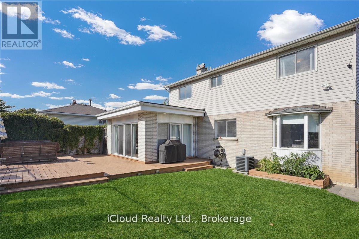 2224 Thorn Lodge Drive, Mississauga (Sheridan), Ontario  L5K 1K2 - Photo 42 - W12444955