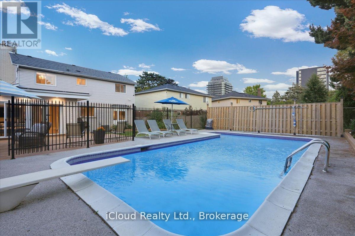 2224 Thorn Lodge Drive, Mississauga (Sheridan), Ontario  L5K 1K2 - Photo 45 - W12444955