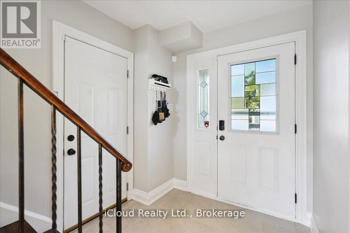 2224 Thorn Lodge Drive, Mississauga (Sheridan), Ontario  L5K 1K2 - Photo 8 - W12444955