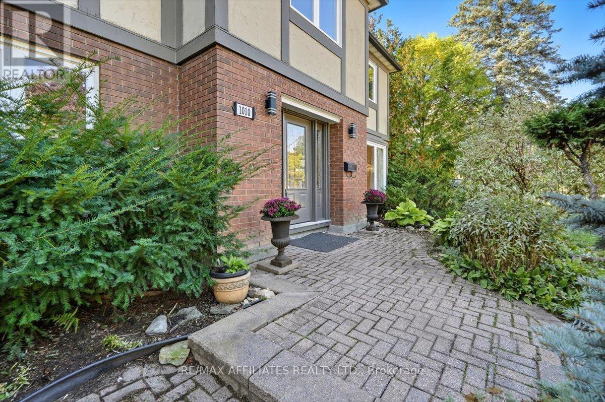 1010 Plante Drive, Ottawa, Ontario  K1V 9E6 - Photo 2 - X12444981