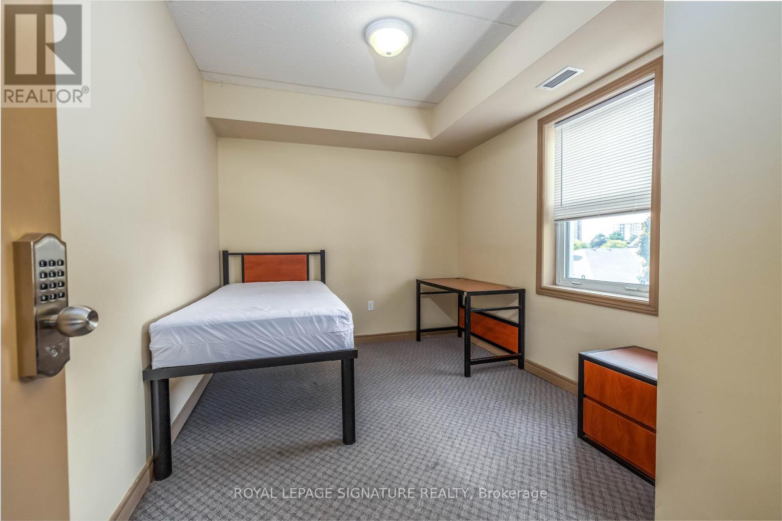 304 - 251 Lester Street, Waterloo, Ontario  N2L 3W6 - Photo 15 - X12444925