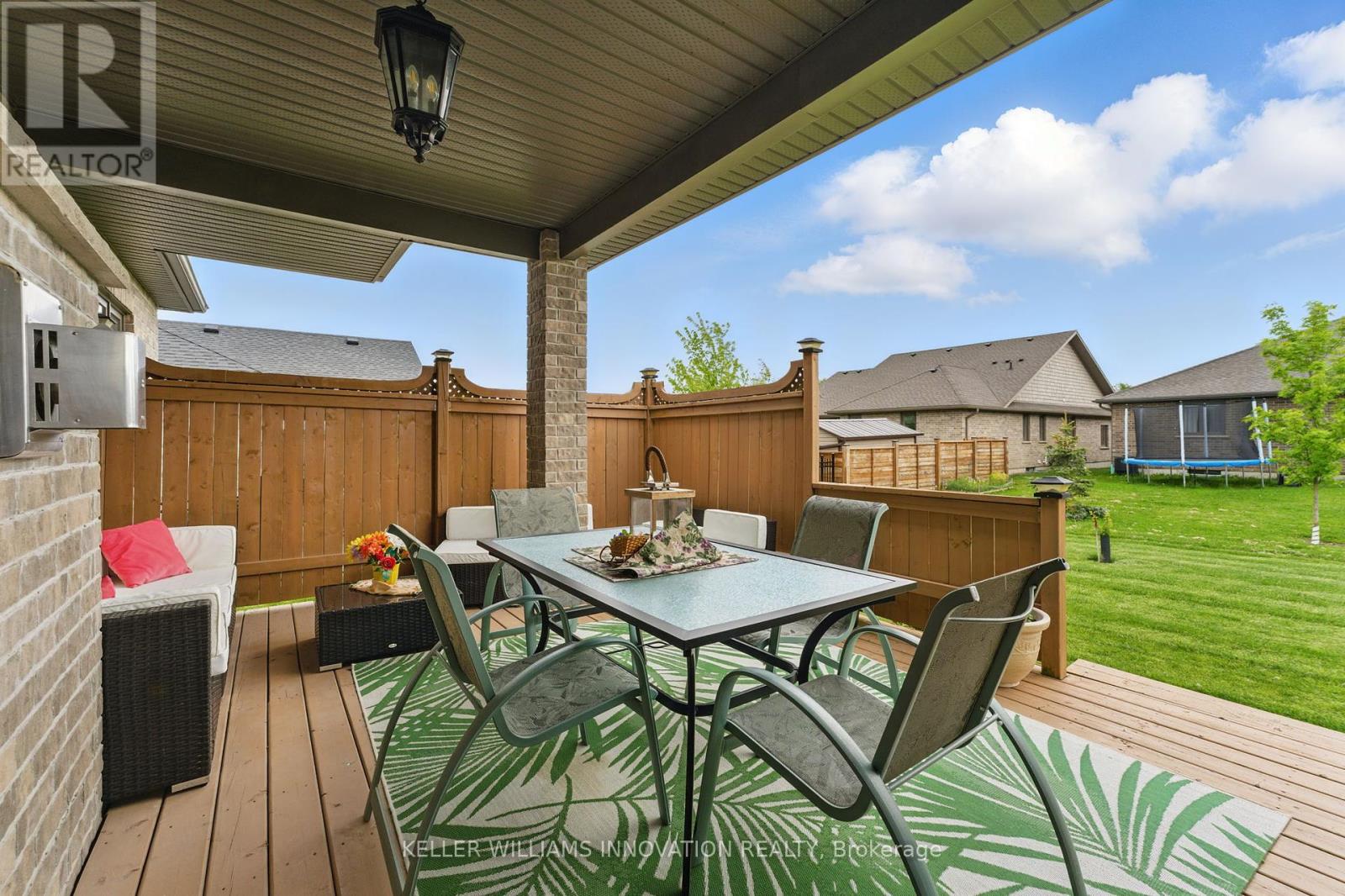 107 Forbes Crescent, North Perth (Listowel), Ontario  N4W 0B4 - Photo 6 - X12444966