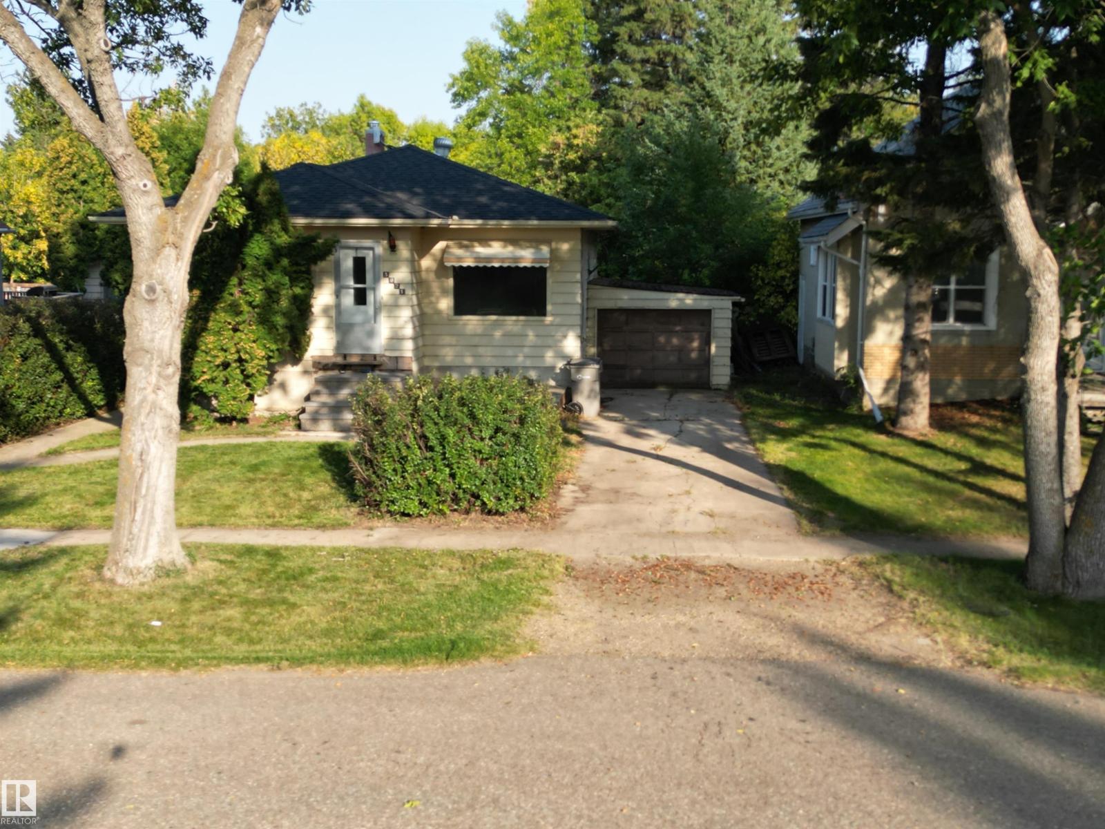 5021 48 ST, Calmar, Alberta