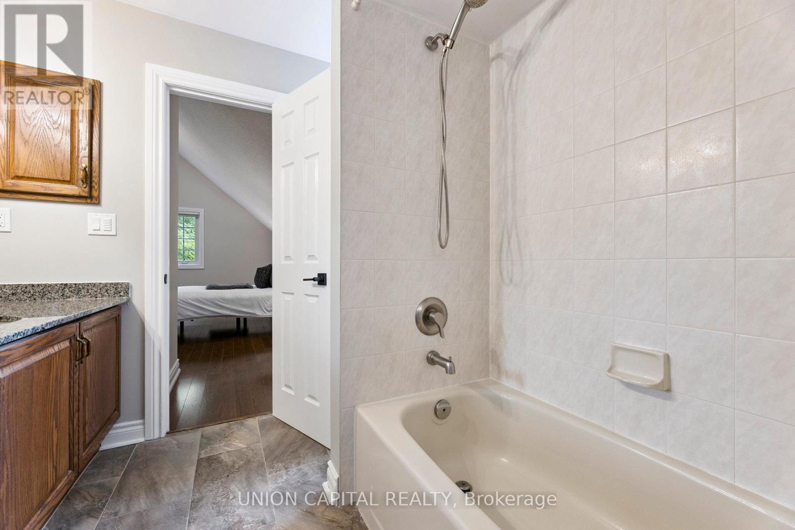 86 Charing Crescent, Aurora (Aurora Highlands), Ontario  L4G 6P5 - Photo 31 - N12444977