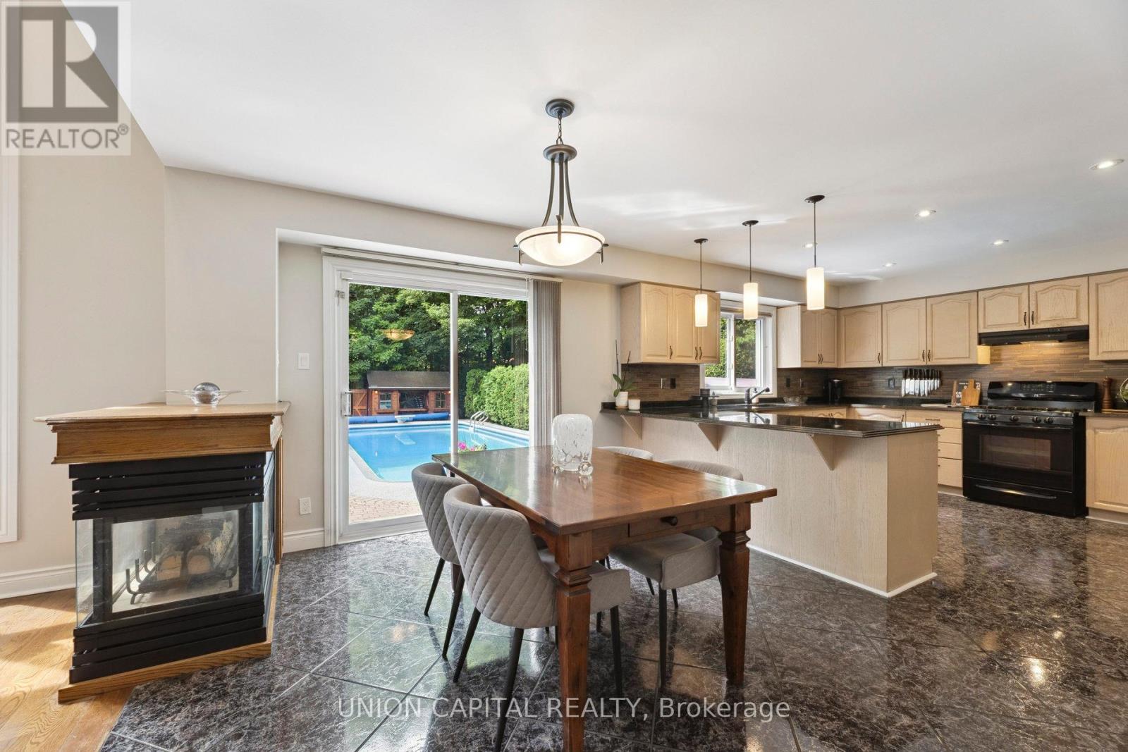 86 Charing Crescent, Aurora (Aurora Highlands), Ontario  L4G 6P5 - Photo 9 - N12444977