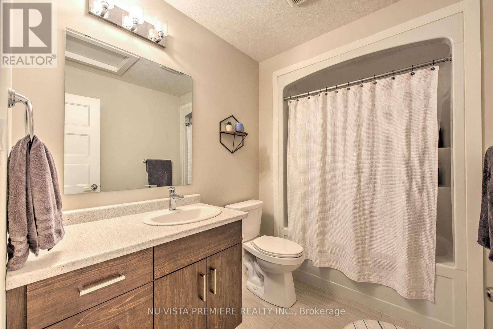 926 Battery Park, London North, Ontario  N6H 5J9 - Photo 25 - X12445037