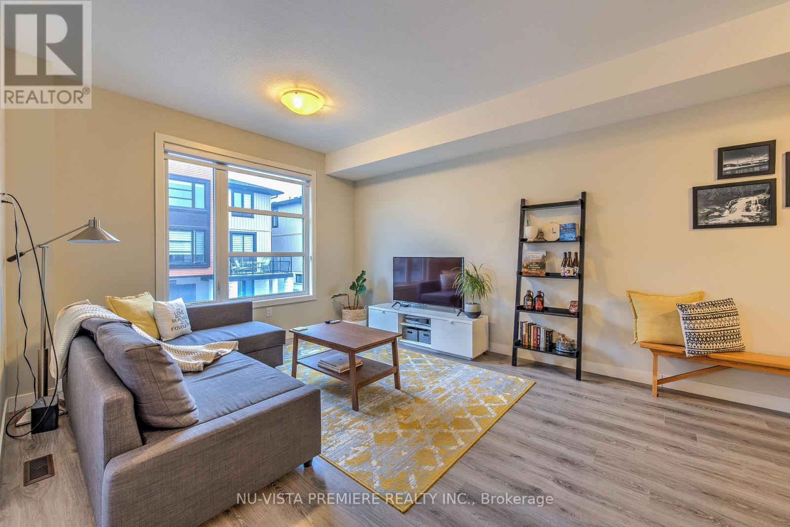 926 Battery Park, London North, Ontario  N6H 5J9 - Photo 8 - X12445037