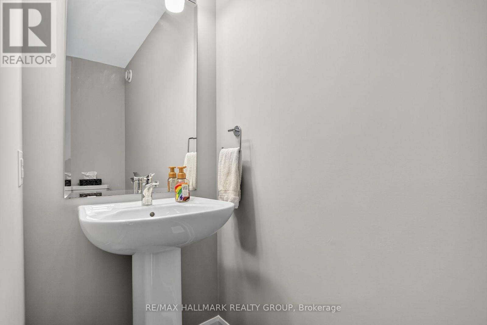 342 Raheen Court, Ottawa, Ontario  K1C 3H2 - Photo 11 - X12444991