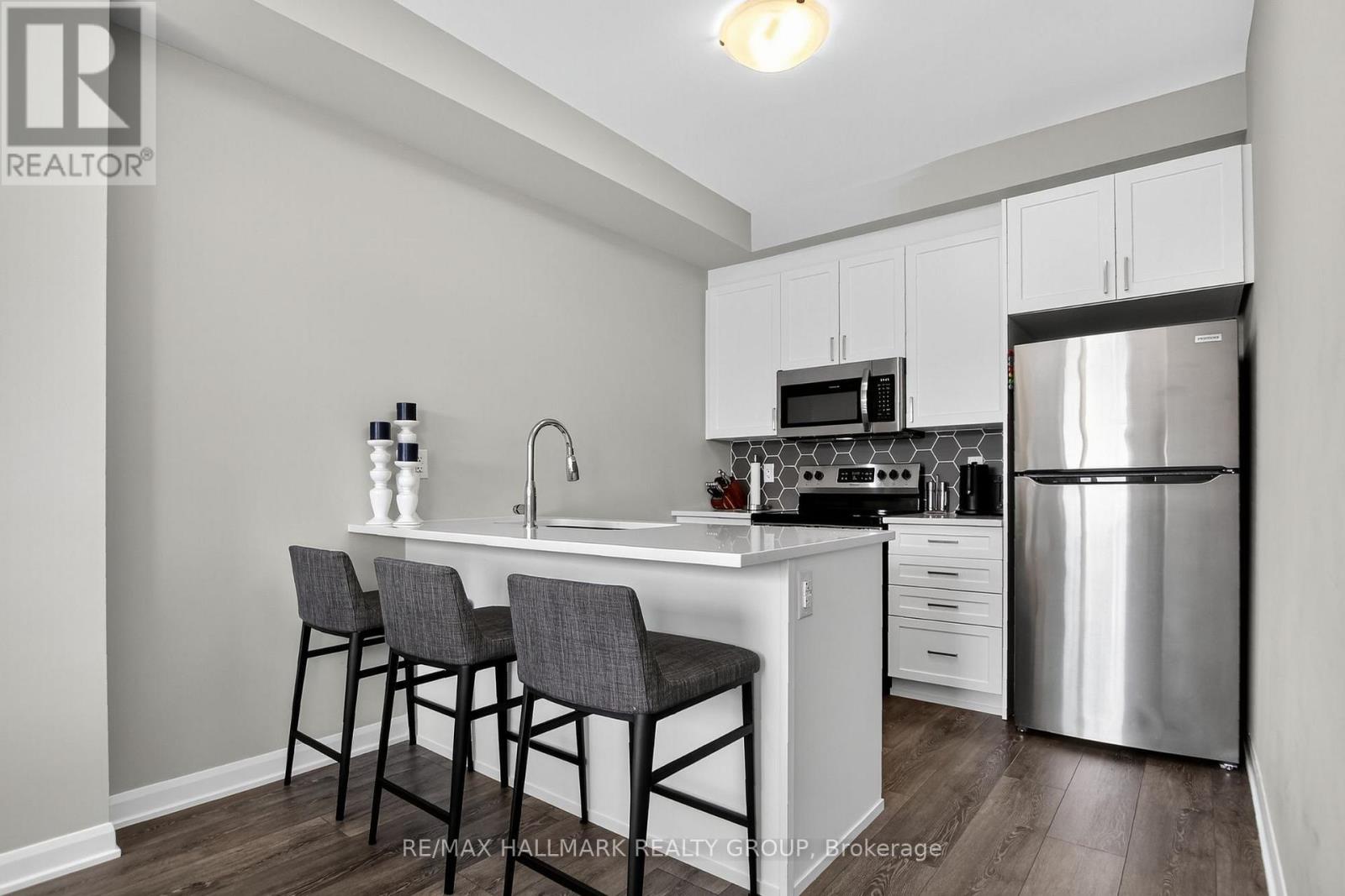 342 Raheen Court, Ottawa, Ontario  K1C 3H2 - Photo 6 - X12444991