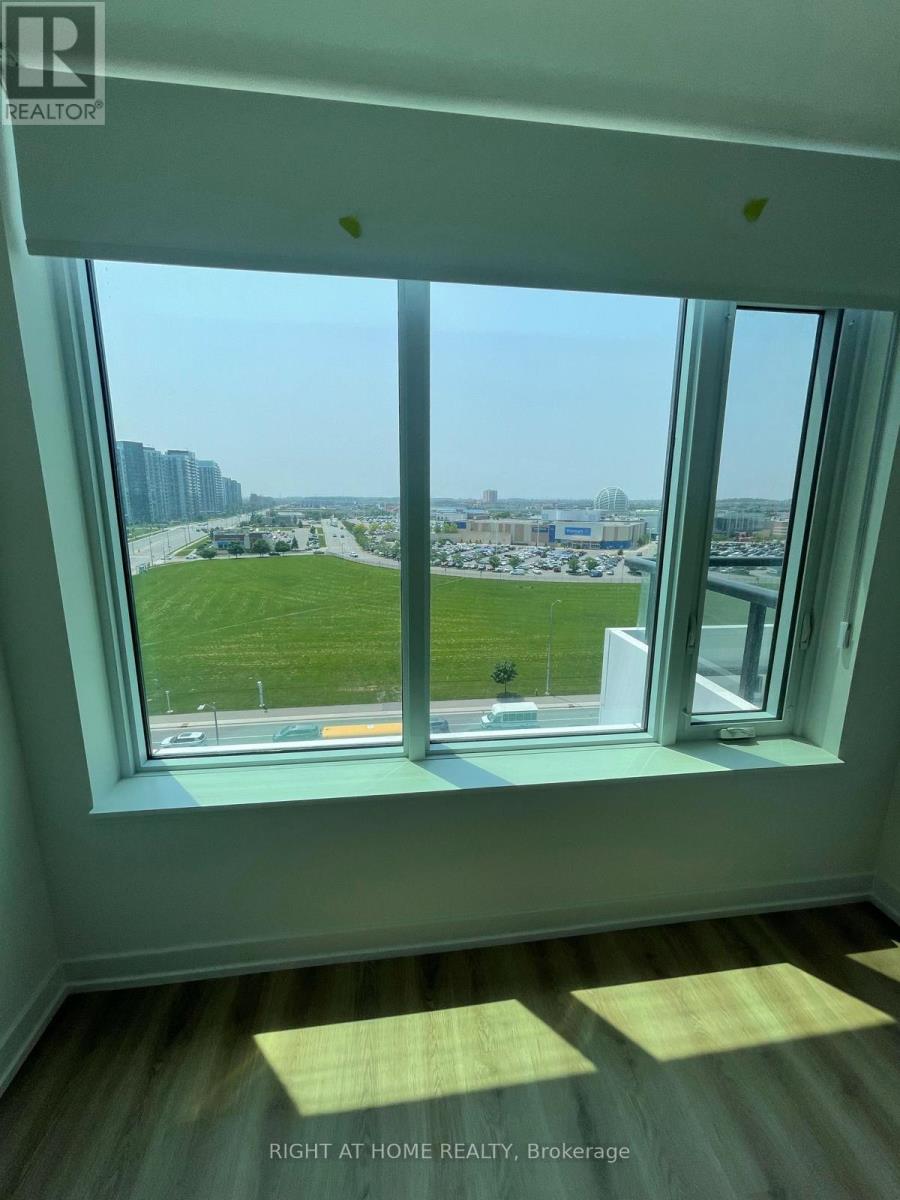 1022 - 2485 Eglinton Ave W Avenue, Mississauga, Ontario  L5M 2T1 - Photo 3 - W12444989