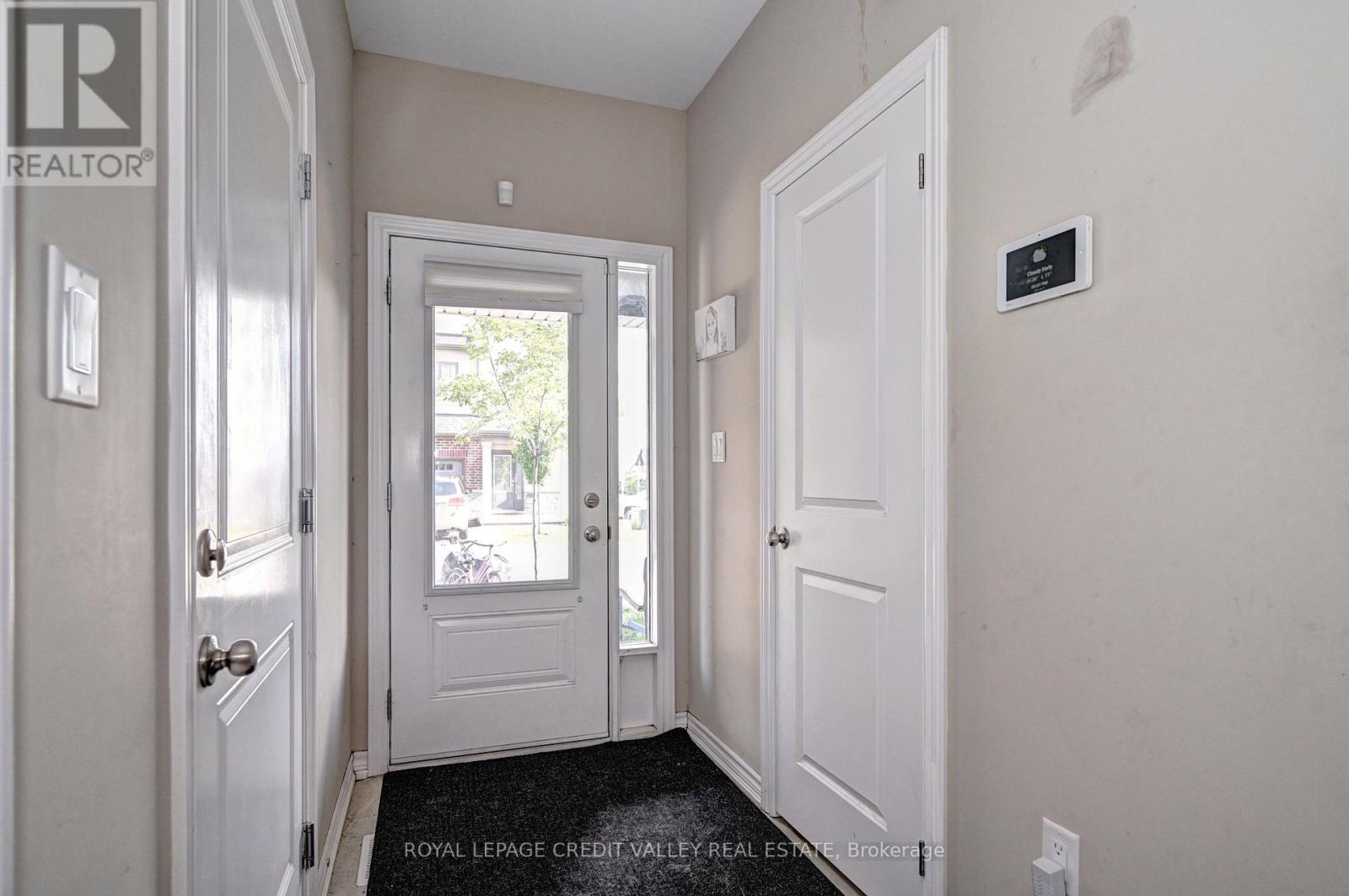 17 - 324 Equestrian Way, Cambridge, Ontario  N3E 0E2 - Photo 4 - X12444985