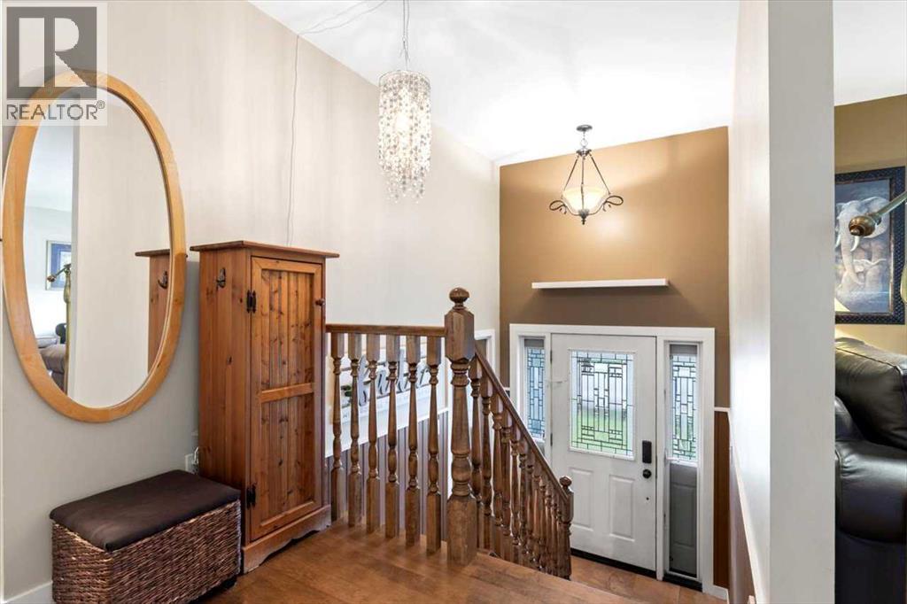 307 Cantrell Place Sw, Calgary, Alberta  T2W 2A3 - Photo 3 - A2233767